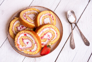 Swiss roll with strawberries and cream, homemde dessert - 781462340