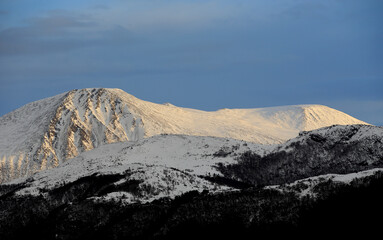 Winter mountains near Gamlem (More og Romsdal, Norway). - 781469310