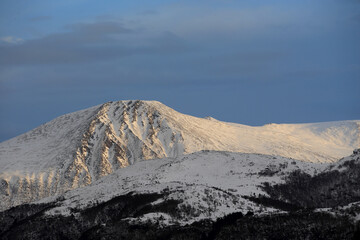 Winter mountains near Gamlem (More og Romsdal, Norway). - 781469314