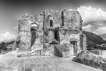 Ruins of an old castle in south of Italy - 781499118