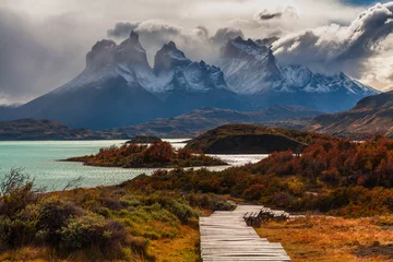 Foto op Plexiglas Cuernos del Paine Beautiful autumn in Torres del Paine, Chile