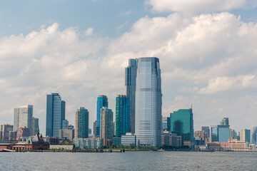 Fototapeta na wymiar View of the Manhattan skyline from the water in New York City