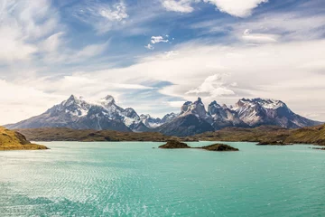 Foto auf gebürstetem Alu-Dibond Cuernos del Paine Mountain landscape with Grey Lake, Paine Grande and Cuernos del Paine, Torres del Paine national park, Chile