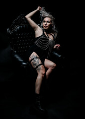 Schöne, junge, sinnliche, sexy Frau mit langen, blonden Haaren