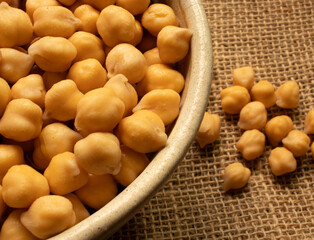 Gr&atilde;o-de-bico, ou gravan&ccedil;o, ervilha-de-galinha ou ervilha-de-bengala &eacute; uma leguminosa