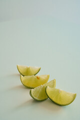 スライスしたライム　コピースペース