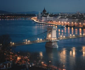 Papier Peint photo Széchenyi lánchíd Chain Bridge and the Parliament in Budapest in blue hour