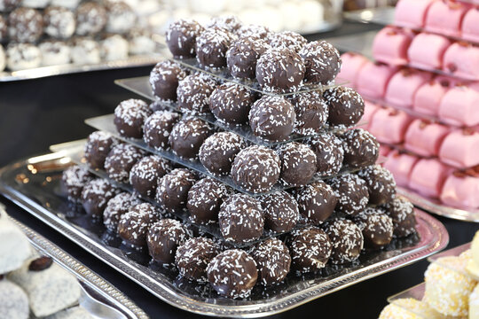 Sweetness balls build as a pyramid for sle in a pastry shop