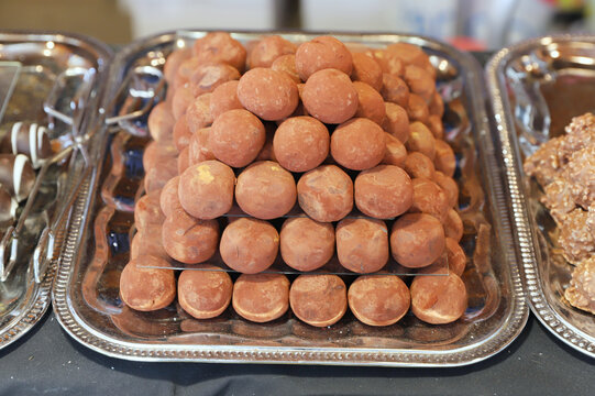 Sweetness balls build as a pyramid for sle in a pastry shop