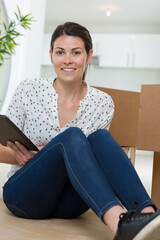 woman moving houses looking at the camera - 781665519
