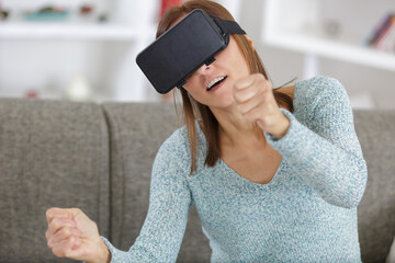 woman in the mask vr - 781665579