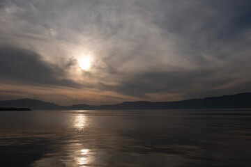 琵琶湖畔の夕暮れ　滋賀県草津市