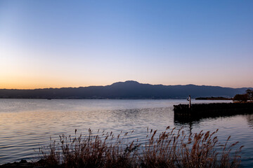 琵琶湖畔の夕暮れ　滋賀県草津市