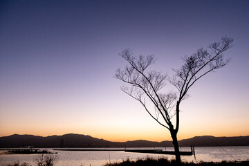 琵琶湖畔の夕暮れ　滋賀県草津市