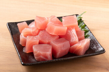 ［静岡県産］きはだまぐろ　（刺身用　角切り）