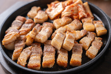 美味しそうな韓国料理 豚肉 - obrazy, fototapety, plakaty