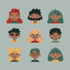 Portrety ludzi. Różne twarze i fryzury. Zabawne postacie. Awatar, urocze komiksowe buzie. Ręcznie rysowane ilustracje wektorowe. - 781709901