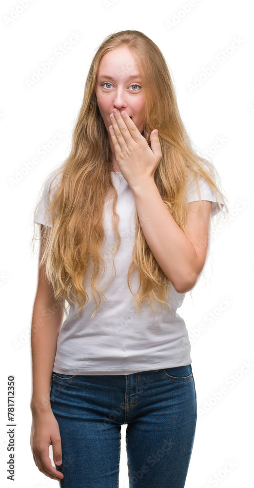 Poster Blonde teenager woman cover mouth with hand shocked with shame for mistake, expression of fear, scared in silence, secret concept