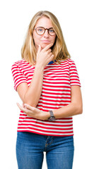 Beautiful young woman wearing glasses over isolated background looking confident at the camera with smile with crossed arms and hand raised on chin. Thinking positive.