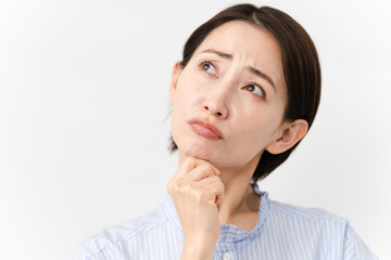 Fototapeta premium 半袖ブラウスの若い女性