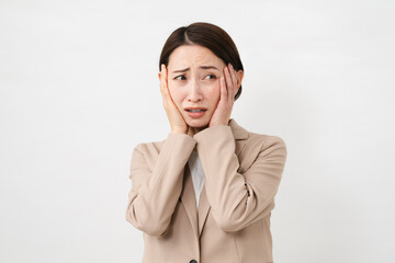 ビジネススーツを着た若い女性　ビジネスイメージ