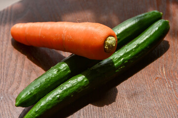 窓辺に置かれた新鮮な野菜