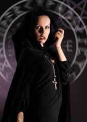Eine schwarze Hexe