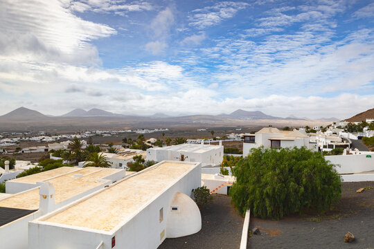 View from LagOmar. It is a house built into an old quarry,Nazare