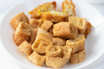 Deep fried tofu serving with sweet chili mix roasted crushed peanuts sauce. 