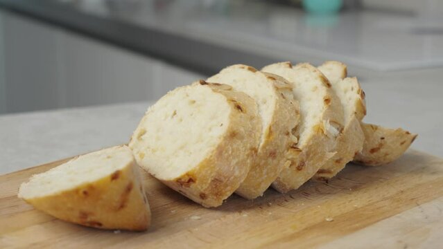In the video, sliced white bread lies on the board, creating a cozy atmosphere for cooking classes, product advertisements, and culinary blogs