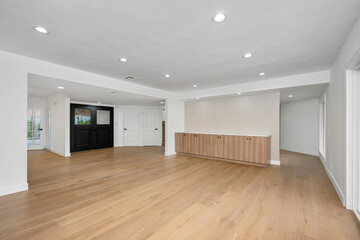 Fototapeta na wymiar Empty room in a renovated Los Angeles home