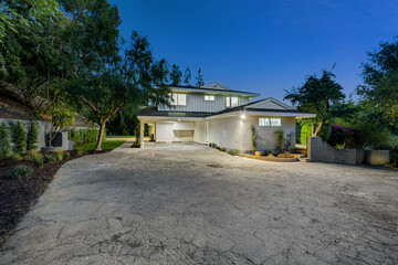 Fototapeta na wymiar Remodeled Los Angeles home with a vacant concrete driveway