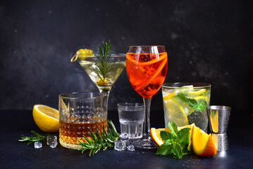 Set of alcoholic drinks (vodka, whiskey, aperol spritz, martini, lemon mojito ) on the bar counter. - 781938197