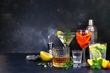 Set of alcoholic drinks (vodka, whiskey, aperol spritz, martini, lemon mojito ) on the bar counter. - 781938588