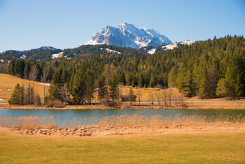 moor lake Schmalensee, near Mittenwald with view to Wetterstein Alps - 781968763