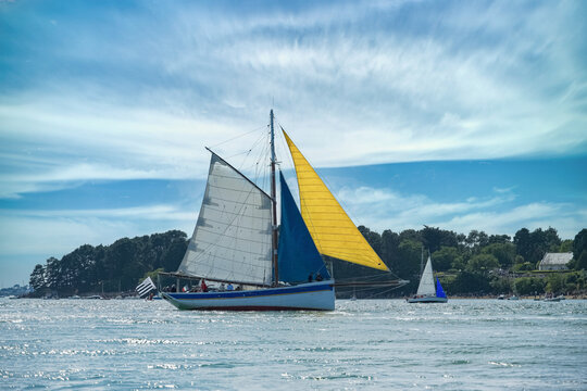 Old sailing ships at the Ile-aux-Moines island