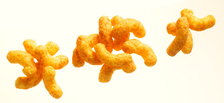 Erdnuss-Flips, Erdn&uuml;sse, Knabberkram, isoliert, salzig,