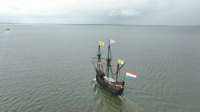 Old VOC sailing ship Halve Maen replica sailing at the Ketelmeer in Flevoland, The Netherlands. The Halve Maen was a trading ship of the Dutch East India Company ( Verenigde Oost-Indische Compagnie)