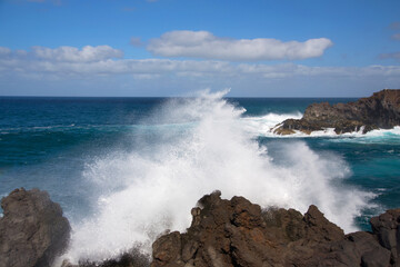 Große Wellenberge an der Küste, Insel Lanzarote, Kanaren, Spanien, Europa