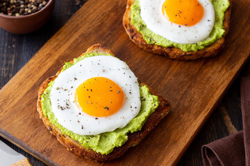 Toast with guacamole and eggs. Healthy eating. Breakfast.