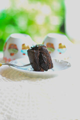 Brownie é uma sobremesa de chocolate típico da culinária dos Estados Unidos e pode considerar-se um bolo feito num tabuleiro para bolos e partido em pequenos quadrados. 