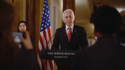 USA president answers press questions and gives interview for TV news in the White House. Senior republican politician surrounded by journalists crowd. Inspirational speech. State of the nation. - obrazy, fototapety, plakaty