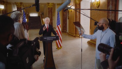 Senior republican politician answers press questions, gives interview for TV breaking news in the White House President of United States surrounded by journalists. Political speech. Election coverage. - obrazy, fototapety, plakaty