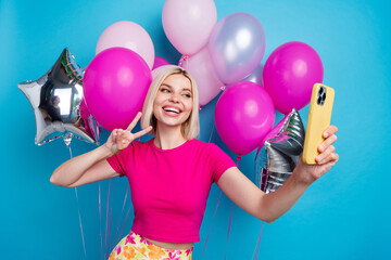 Photo portrait of attractive young woman air balloons selfie v-sign amazed dressed stylish pink...