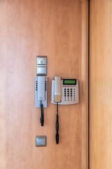 Eine Freisprechanlage in einem Büro zur Kommunikation