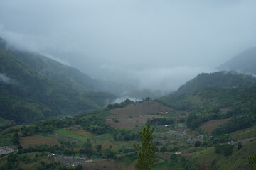 Fototapeta na wymiar Fog atmosphere in the mountains