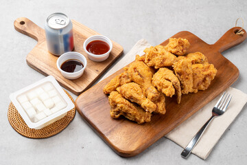 Chicken, chicken, fried, seasoning, green onion, sauce, spicy, drink, radish, soy sauce, boneless