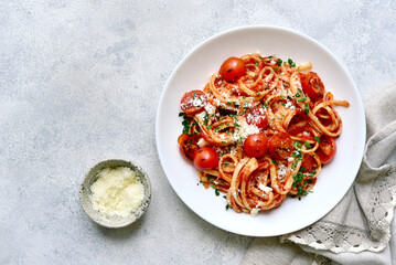 Traditional italian pasta with grilled tomatoes, parmesan and garlic. Top view with copy space. - 782482313