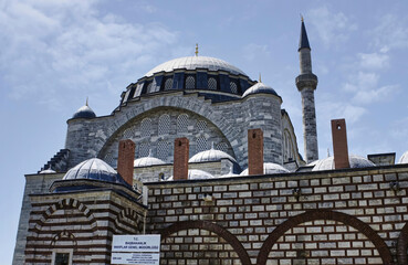 Moschea Mihrimah Sultan (Edirnekapı) ,questa moschea si trova nel quartiere di Edirnekapı, sulla penisola storica della città,Fu progettato dal famoso architetto Mimar Sinan (2)