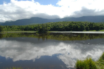 北海道知床の雄大な水辺